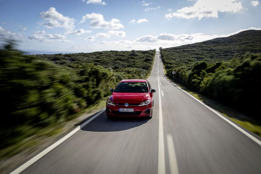  Volkswagen Golf GTI TCR 3-Door (Typ 5G) 2019 года  (WW) (фото 50 из 107)